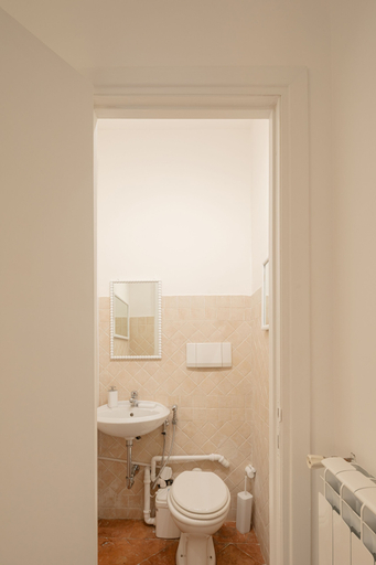 Bathroom 4, Campo Viola 10 people, Rome