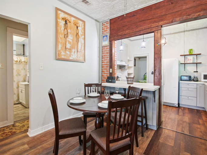 Others 4, Seaside Cottage, Galveston