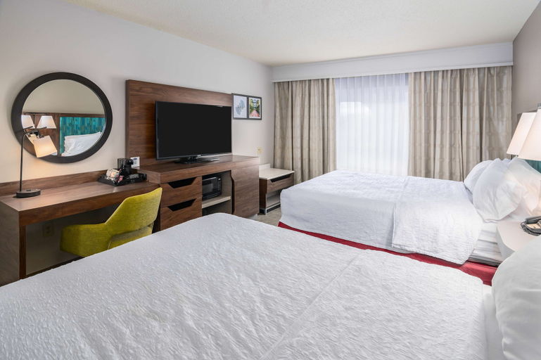 Bedroom 3, Hampton Inn & Suites Hartford-Manchester, Hartford