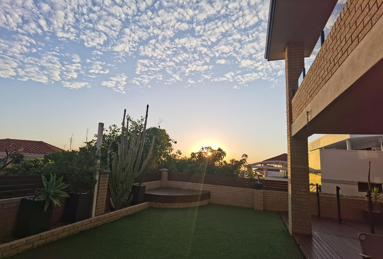 Sport & Beauty, Sunny Ocean View Retreat, Joondalup