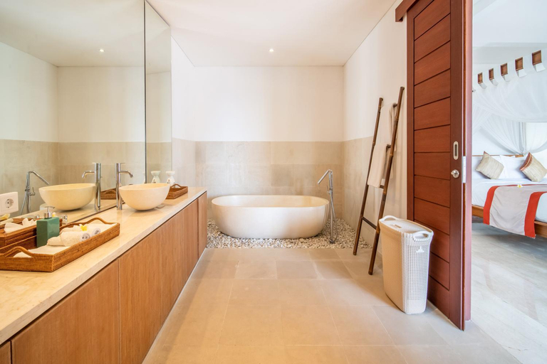 Bathroom 4, Villa Dahlia, 4 bed Oceanfront Retreat, Candidasa, Karangasem