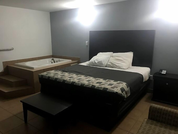 Bedroom 2, Regency Inn, East Baton Rouge
