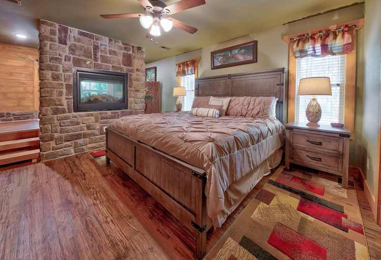 Bedroom 3, Break Time, Sevier