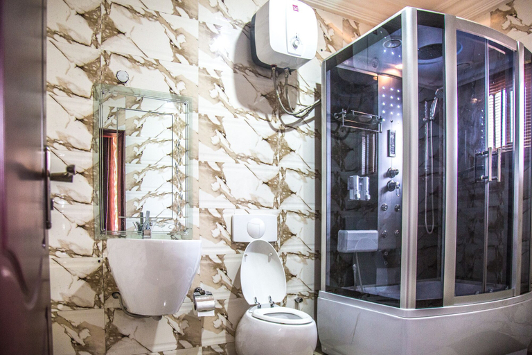 Bathroom 3, E-Suite Hotel, AbujaMun