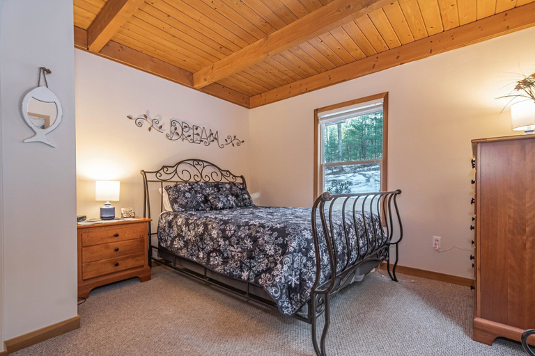 Bedroom 2, Bear Mountain Lodge, Garrett