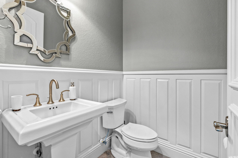 Bathroom 3, Sunrise Bay, Lee
