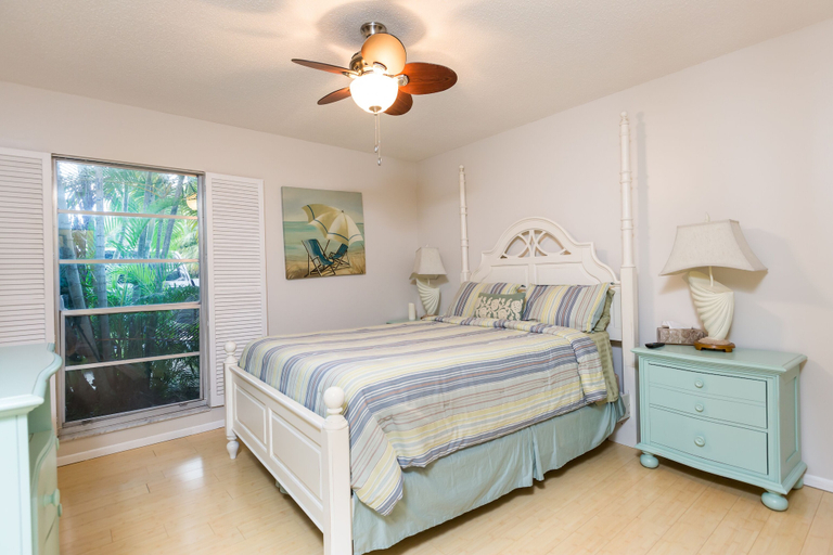 Bedroom 2, Crescent Street by VTrips, Sarasota