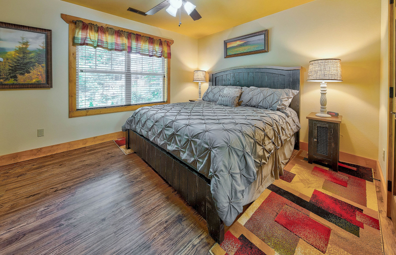 Bedroom 3, Break Time, Sevier