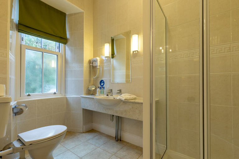 Bathroom 4, Craigroyston House & Lodge, Perthshire and Kinross