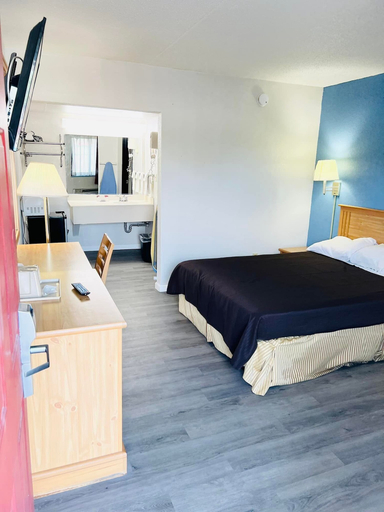 Bedroom 3, Super 8 by Wyndham Fort Scott, Bourbon