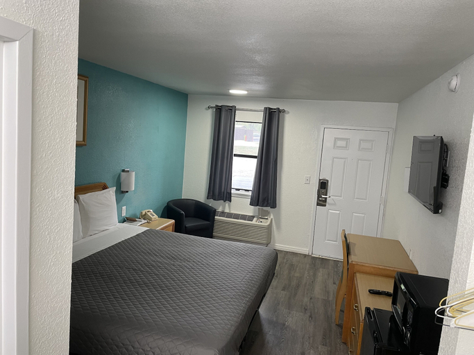 Bedroom 3, Executive Inn of Purcell, McClain