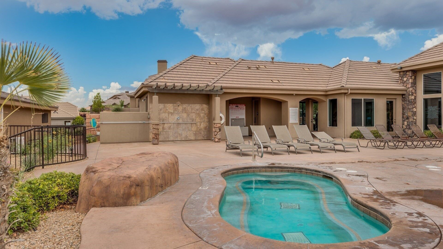 Pool 3, Almost Heaven 4 Bedroom Apts by RedAwning, Washington