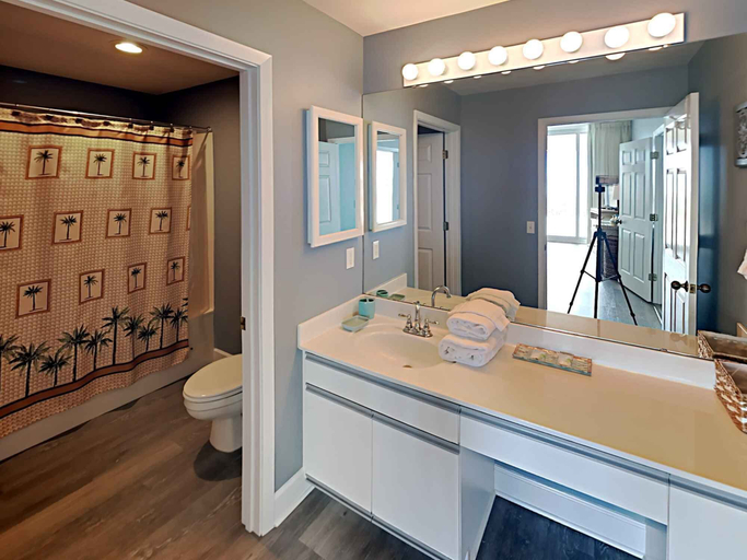 Bathroom 3, Navarre Beach Regency by Southern Vacation Rentals, Escambia