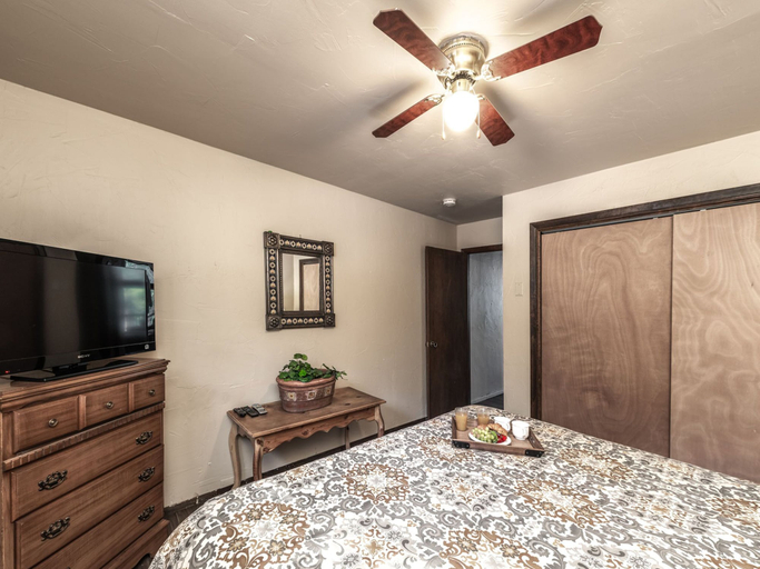 Bedroom 3, Bear Cave by Vtrips, Lincoln