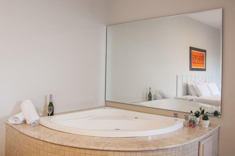Bathroom, Hotel Portal Premium, Brumado