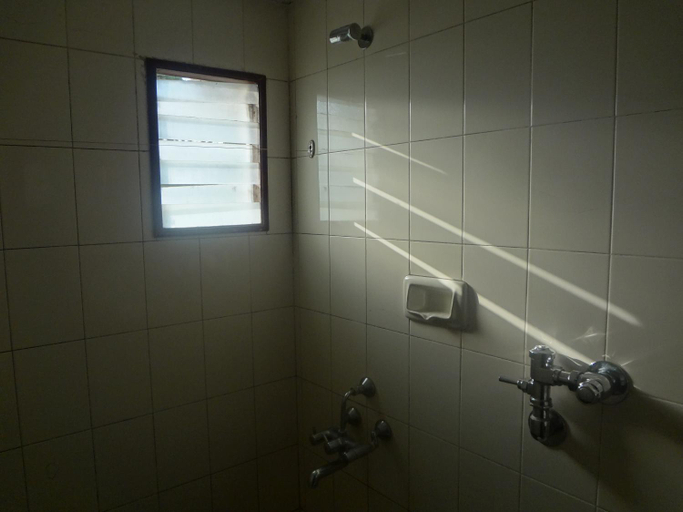 Bathroom 4, The HoteI Airport, Vadodara