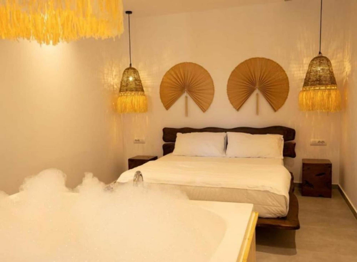 Bedroom 2, Foga Hebrus, Sarandës