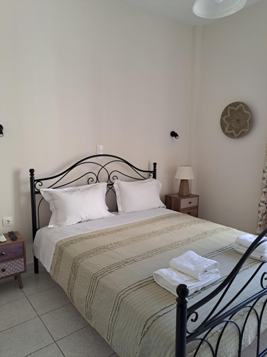 4, Penny's Beach Cottage, Central Greece
