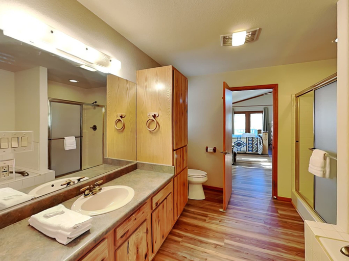 Bathroom 3, Summit View Lodge, Lincoln