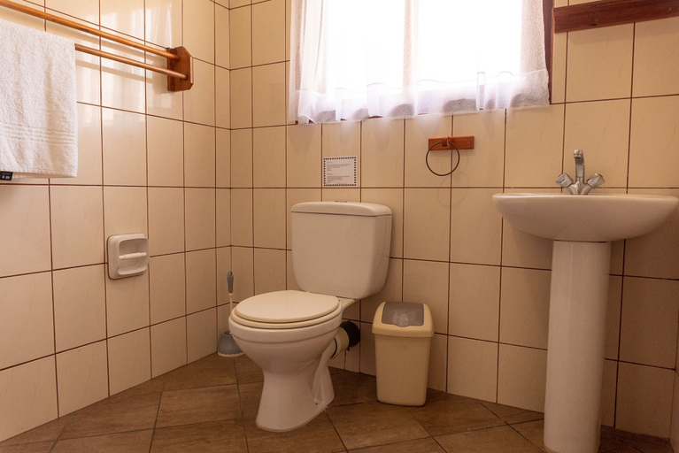 Bathroom 4, Morrumbene Beach Resort, Morrumbene