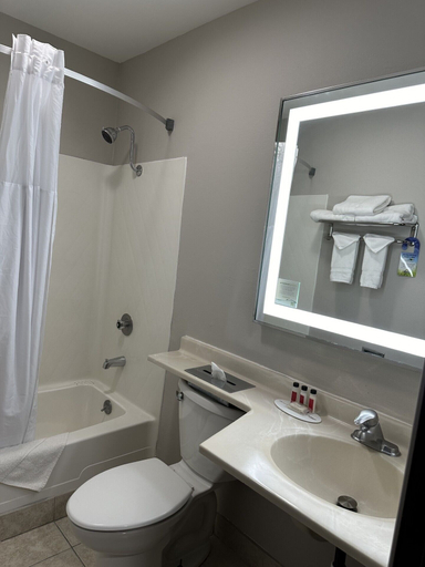 Bathroom 3, Days Inn by Wyndham Medford, Jackson