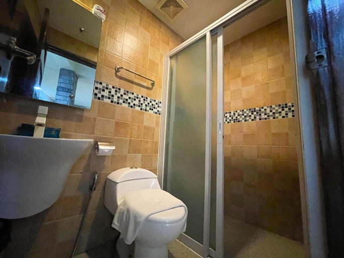 Bathroom 5, Casa Marco Suites Puerto Galera, Puerto Galera