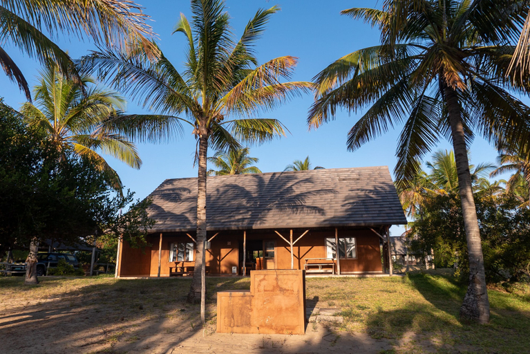 Exterior & Views 2, Morrumbene Beach Resort, Morrumbene