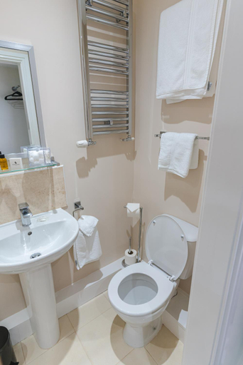 Bathroom 4, Eyrearms, Nottinghamshire