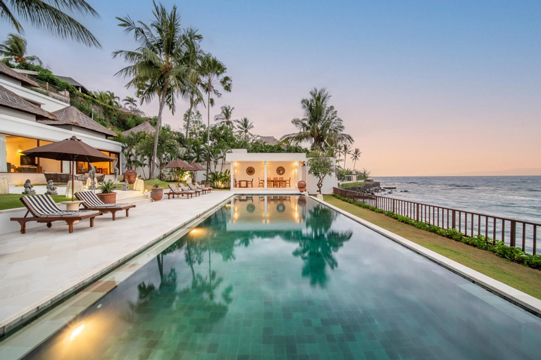 Villa Dahlia, 4 bed Oceanfront Retreat, Candidasa, Karangasem