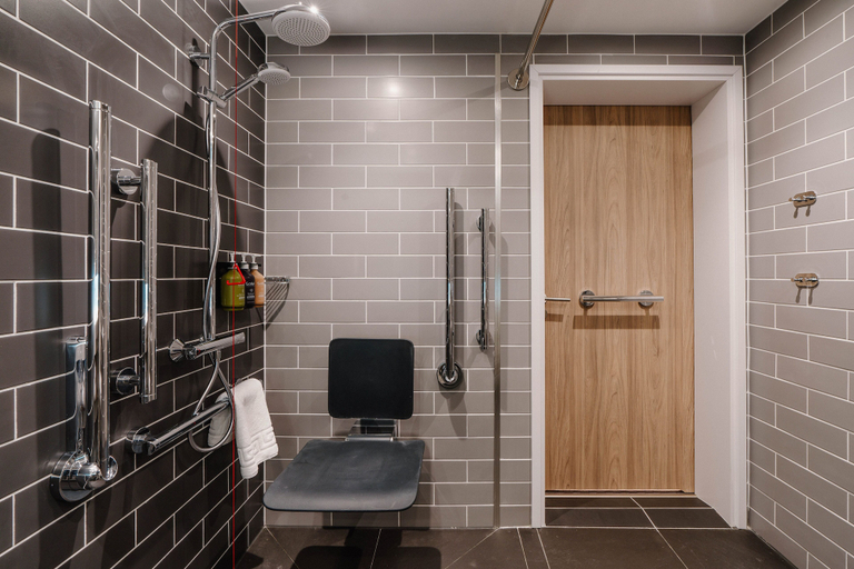 Bathroom 4, Holiday Inn Express LIVERPOOL - CENTRAL by IHG, Sefton