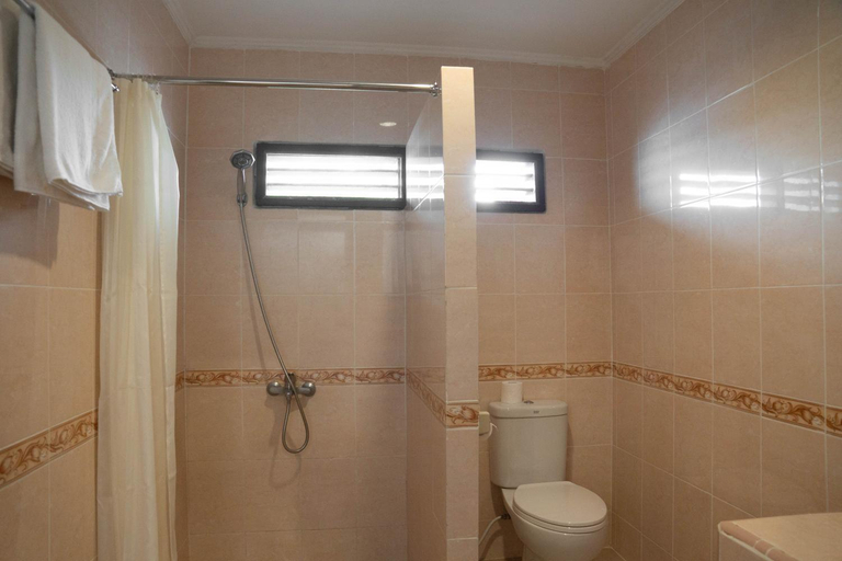 Bathroom 2, Toledo Inn, Samosir