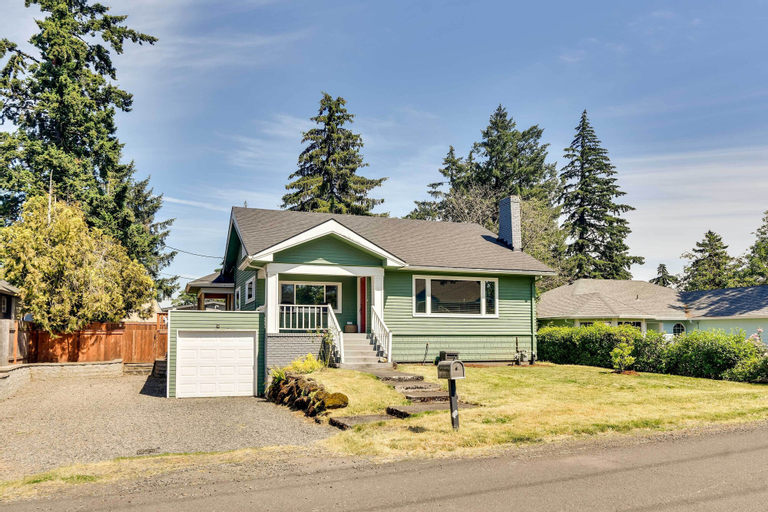 Charming Portland Home, Walk to Light Rail!, Clackamas