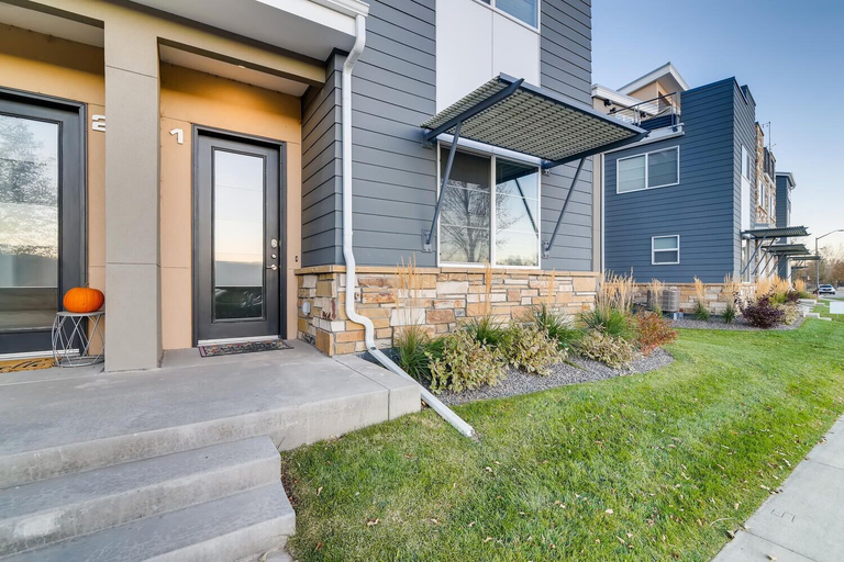 Exterior & Views 2, Fancy Townhome Near Old Town, Breweries and River!, Larimer
