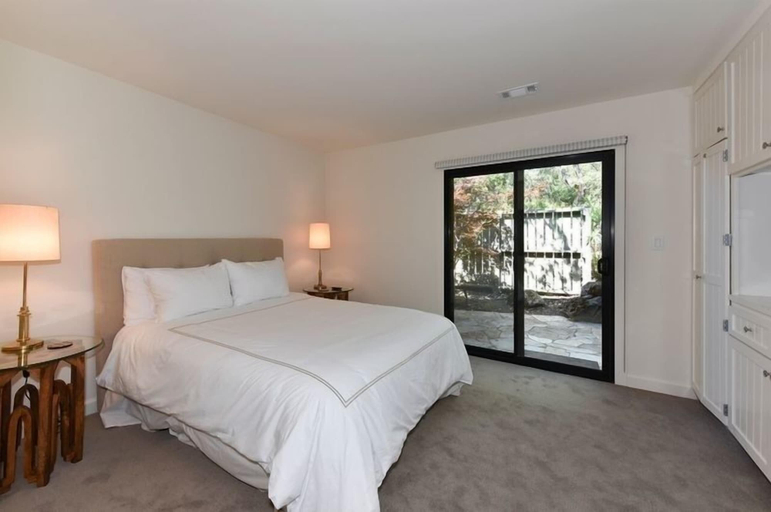 Room 2, 824 Oak Creek At Silverado 3 Bedroom Condo by RedAwning, Napa
