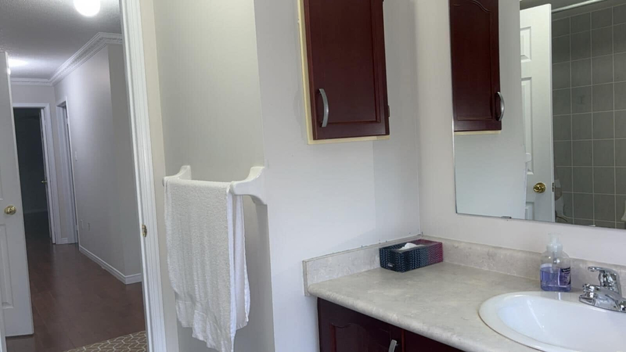 Bathroom 5, Beautiful Queen Room, Peel