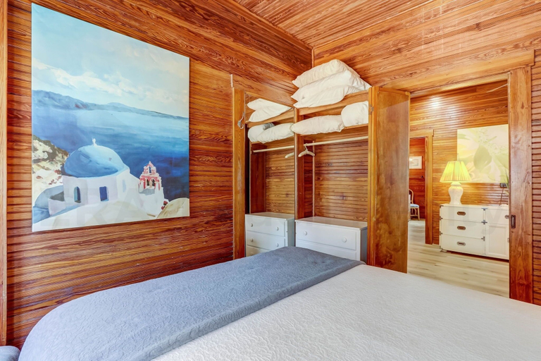 Bedroom 2, Dog Friendly Beachfront Condo, Direct Access to Beach by RedAwning, Nassau