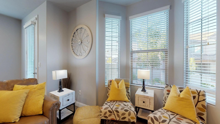 Interior 4, Southern Comfort 3 Bedroom Apts by RedAwning, Washington