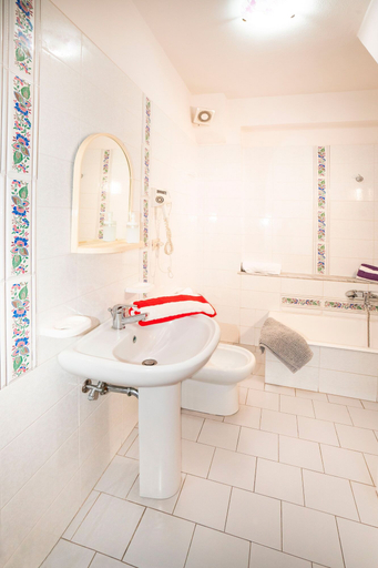 Bathroom 4, Hotel Fernanda, Messina