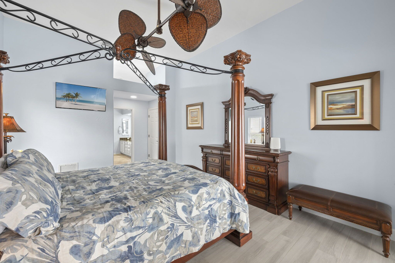 Bedroom 3, Serenity & Sunrises, Lee