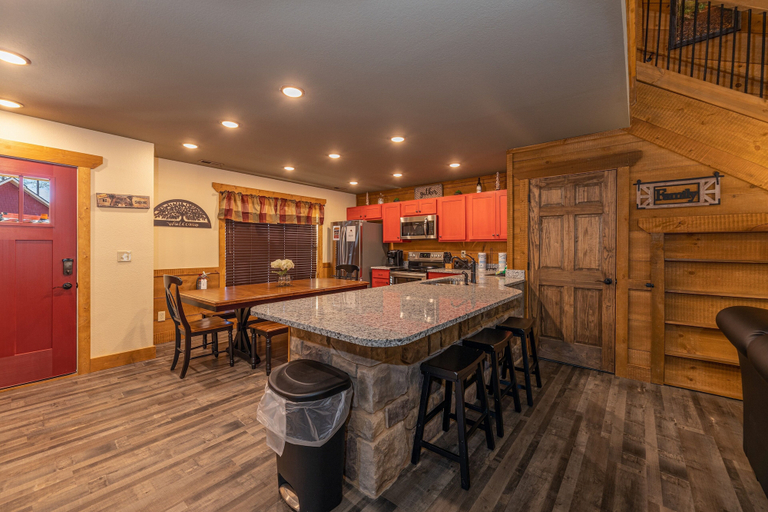 Food & Drinks 5, Bearvue Point, Sevier