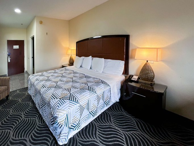 Bedroom 1, Executive Inn & Suites Breaux Bridge, LA, Saint Martin