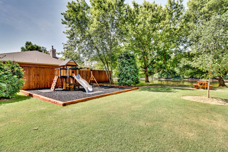 Others 4, Cotter Home w/ Direct Access to White River!, Baxter