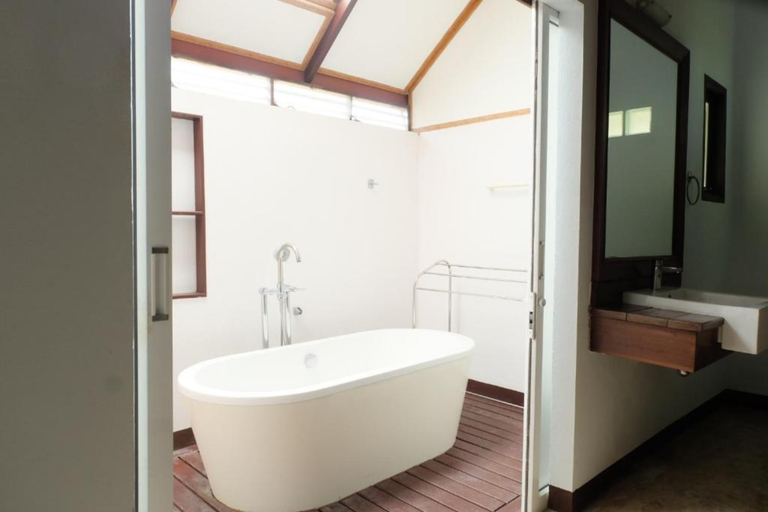 Bathroom 5, Koh Chang Longstay Resort, Koh Chang