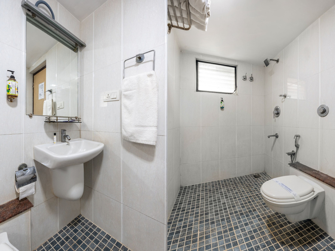 Bathroom 3, Treebo South Avenue, 700 Mts From Promenade Beach, Puducherry
