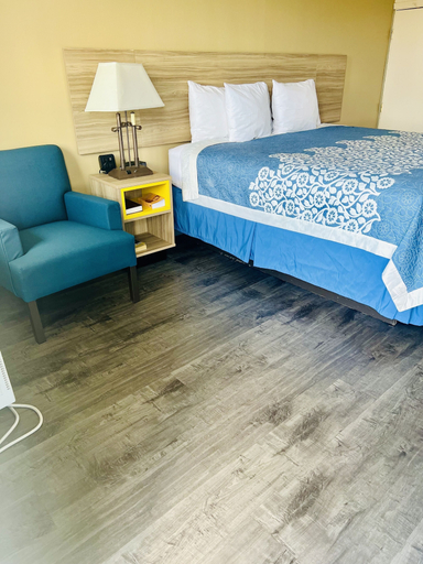 Bedroom 3, Days Inn by Wyndham Fort Wayne, Allen