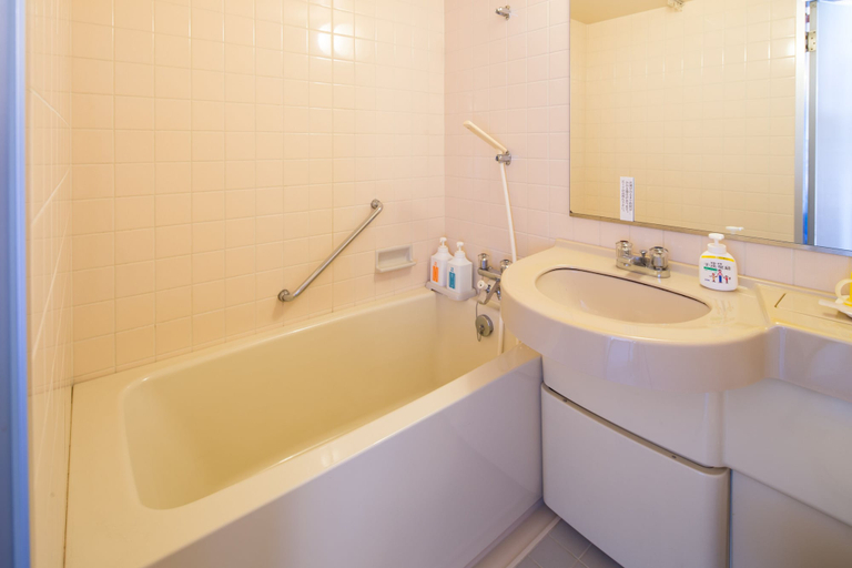Bathroom 3, Oyashirazu Kanko Hotel, Itoigawa