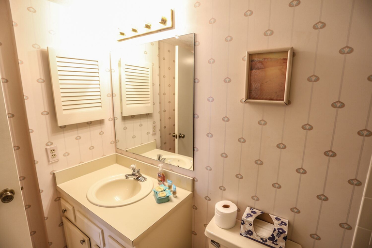Bathroom 4, Royal Pelican by Distinctive Beach Rentals, Lee