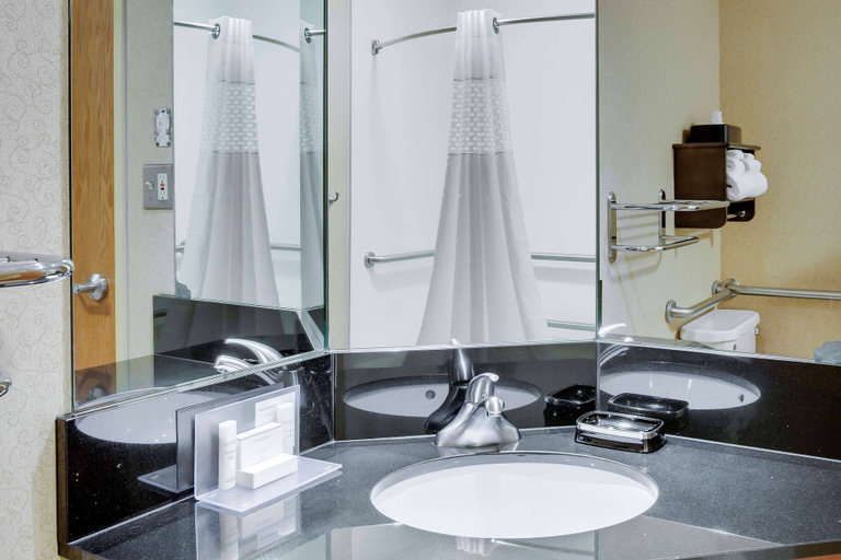 Bathroom 4, Wingate by Wyndham Cranberry, Butler