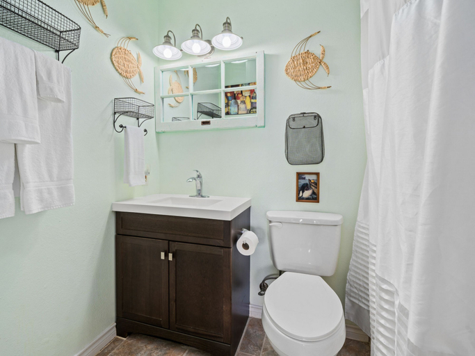 Bathroom 4, Once A Knight, Aransas