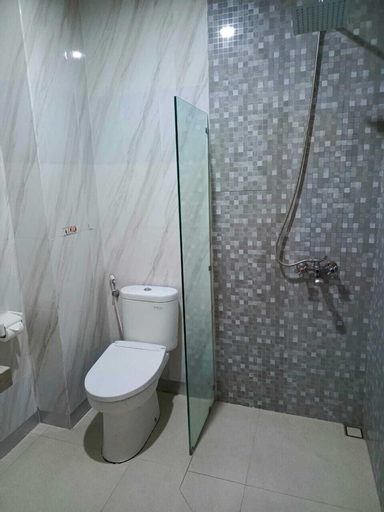 Bathroom 12